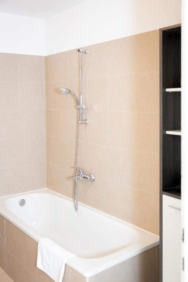 Premium 80 M2 Apartment - Free Parking Wina Bagian luar foto