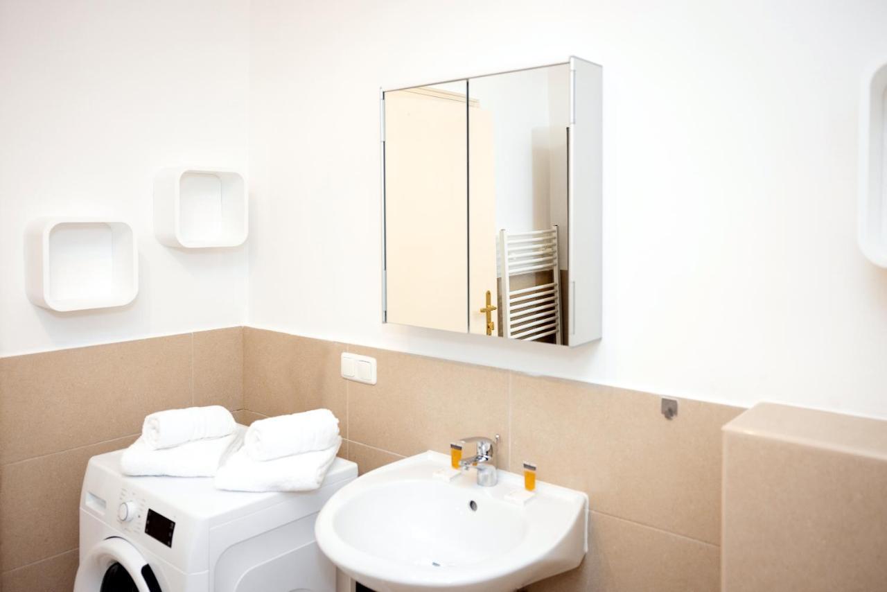 Premium 80 M2 Apartment - Free Parking Wina Bagian luar foto
